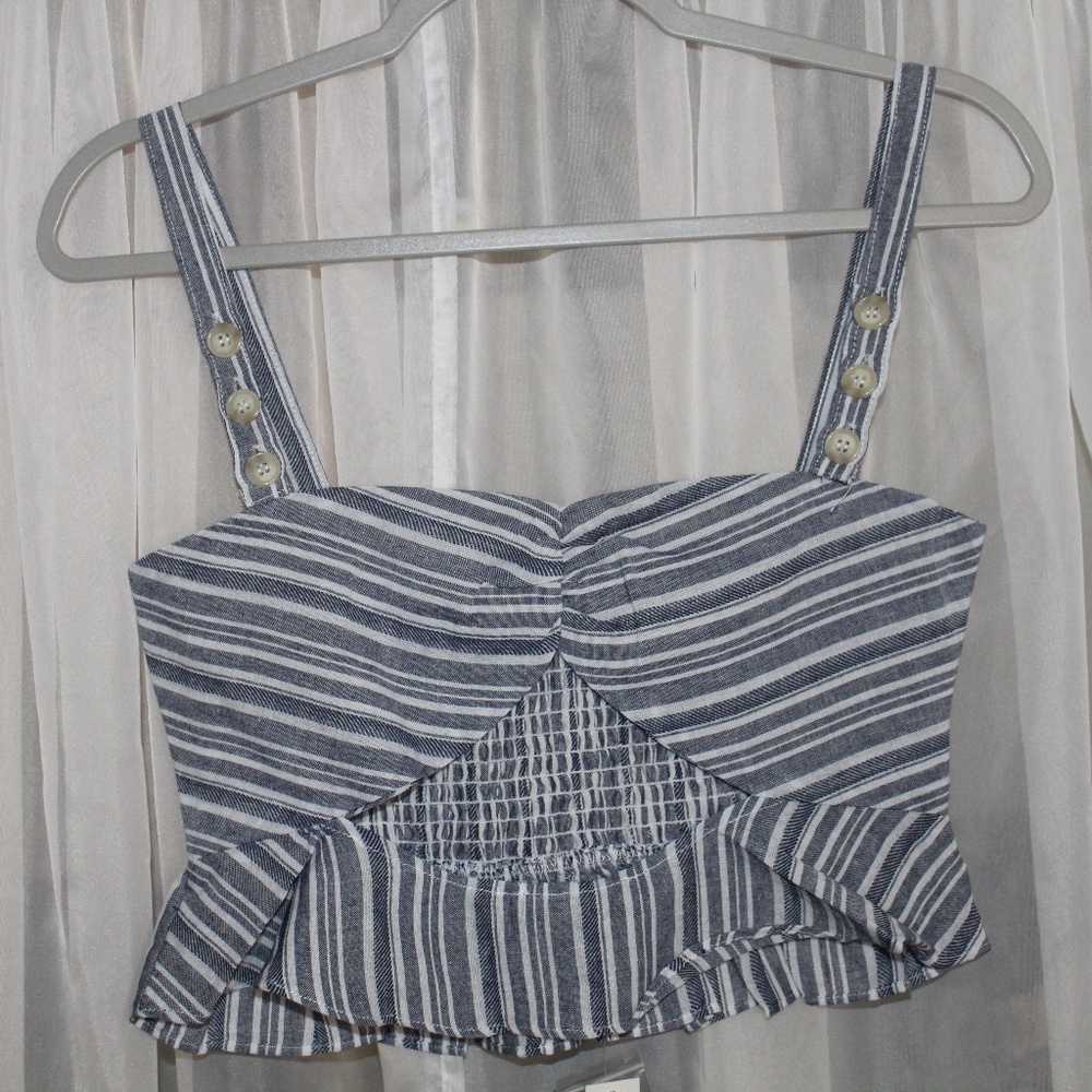 (M) Akaiv Cropped Top